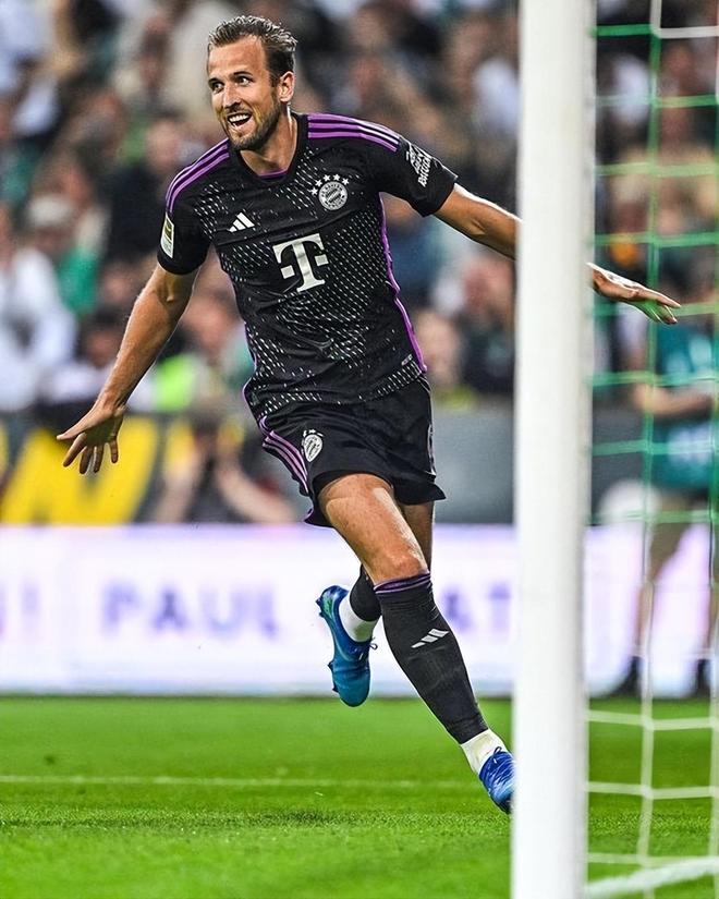 两人并肩作 两人并肩作